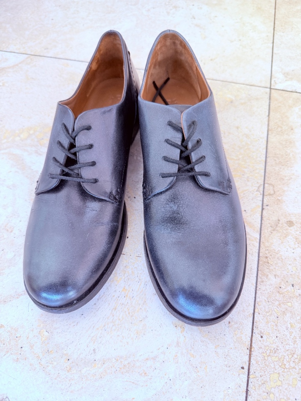 Frye Womens lace shoe